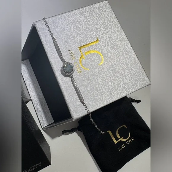 Lyee Cyee Bracelet with box and paper bag - Picture 7 of 11